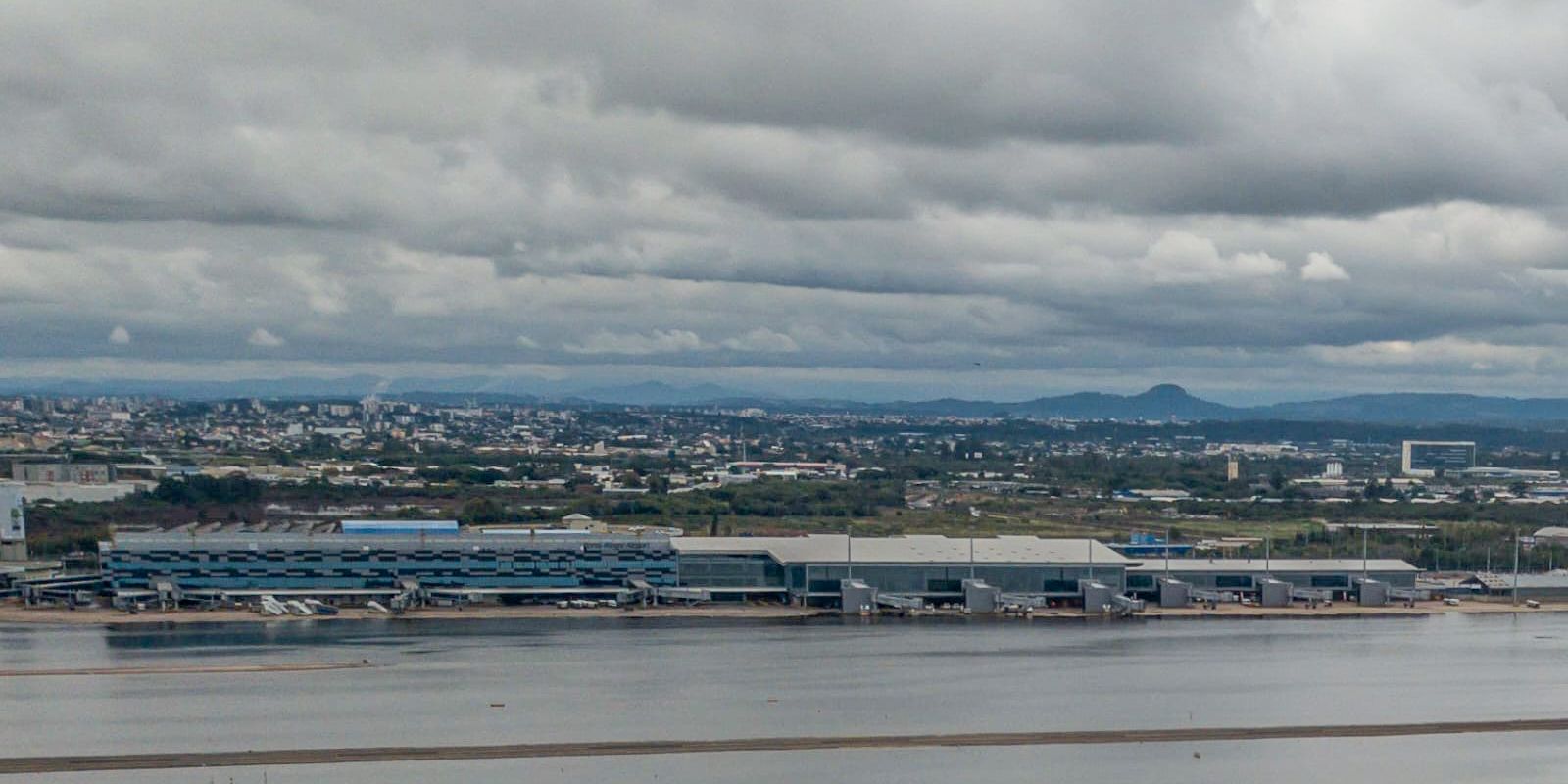 Aeroporto de Porto Alegre reinicia embarque e desembarque