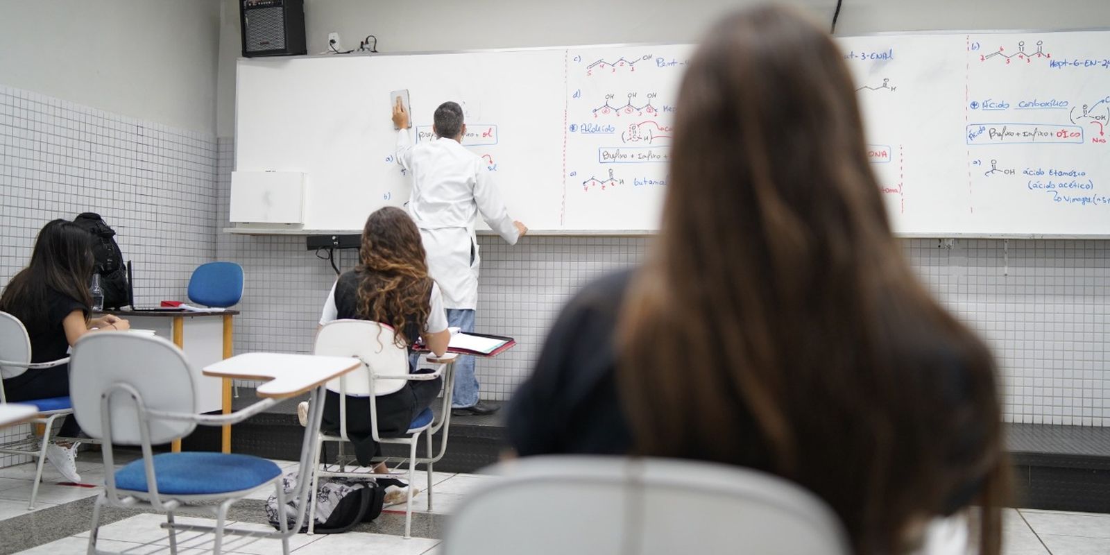 Senado aprova reformulação do ensino médio 