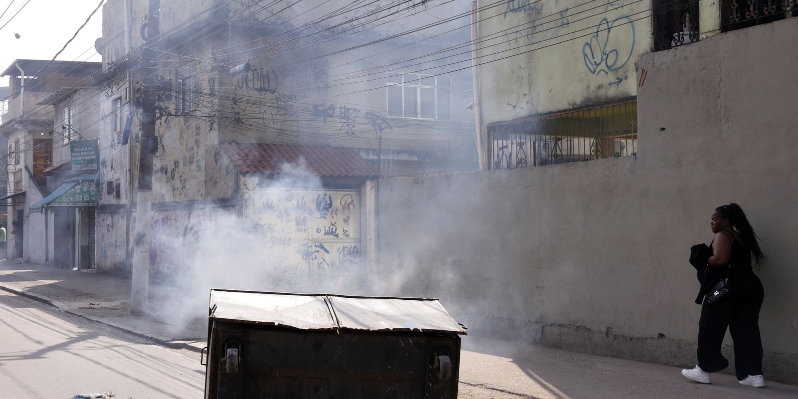 Demolição de imóveis na Cidade de Deus gera revolta e confrontos