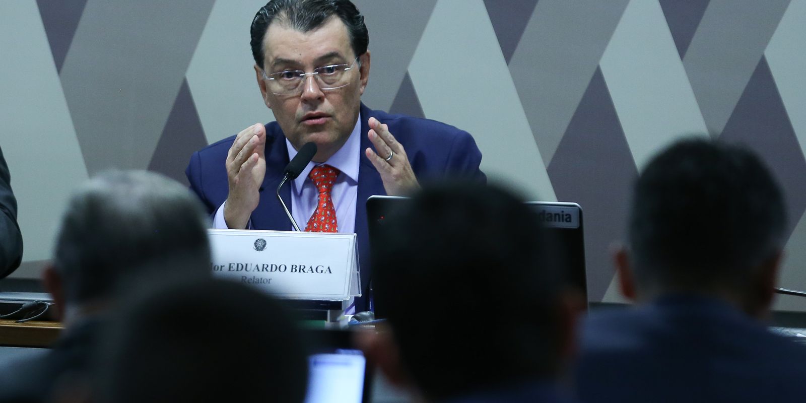 Relator quer tirar urgência na votação da reforma tributária no Senado