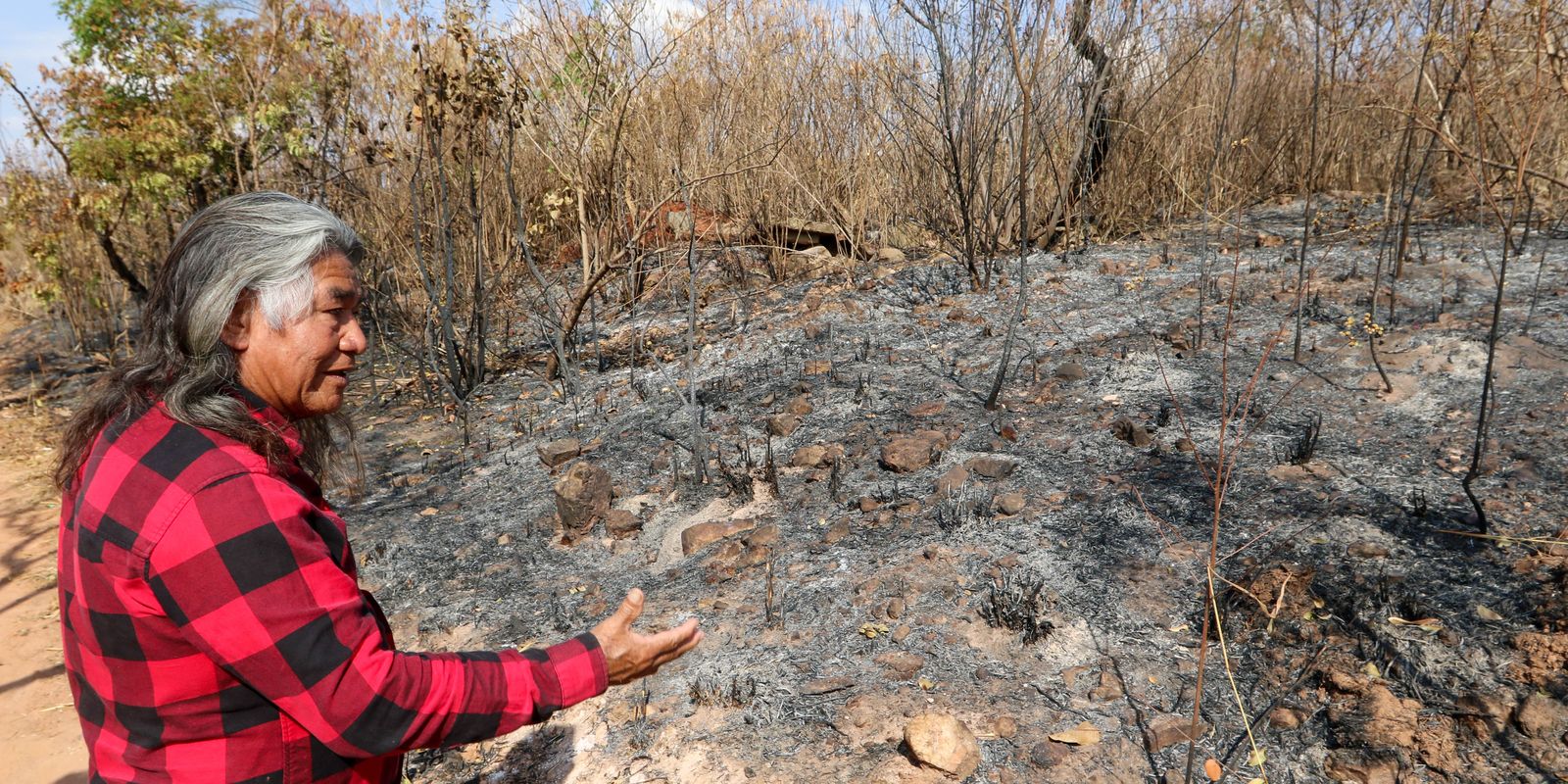 Indígenas sofrem com incêndio em área próxima a parque de Brasília