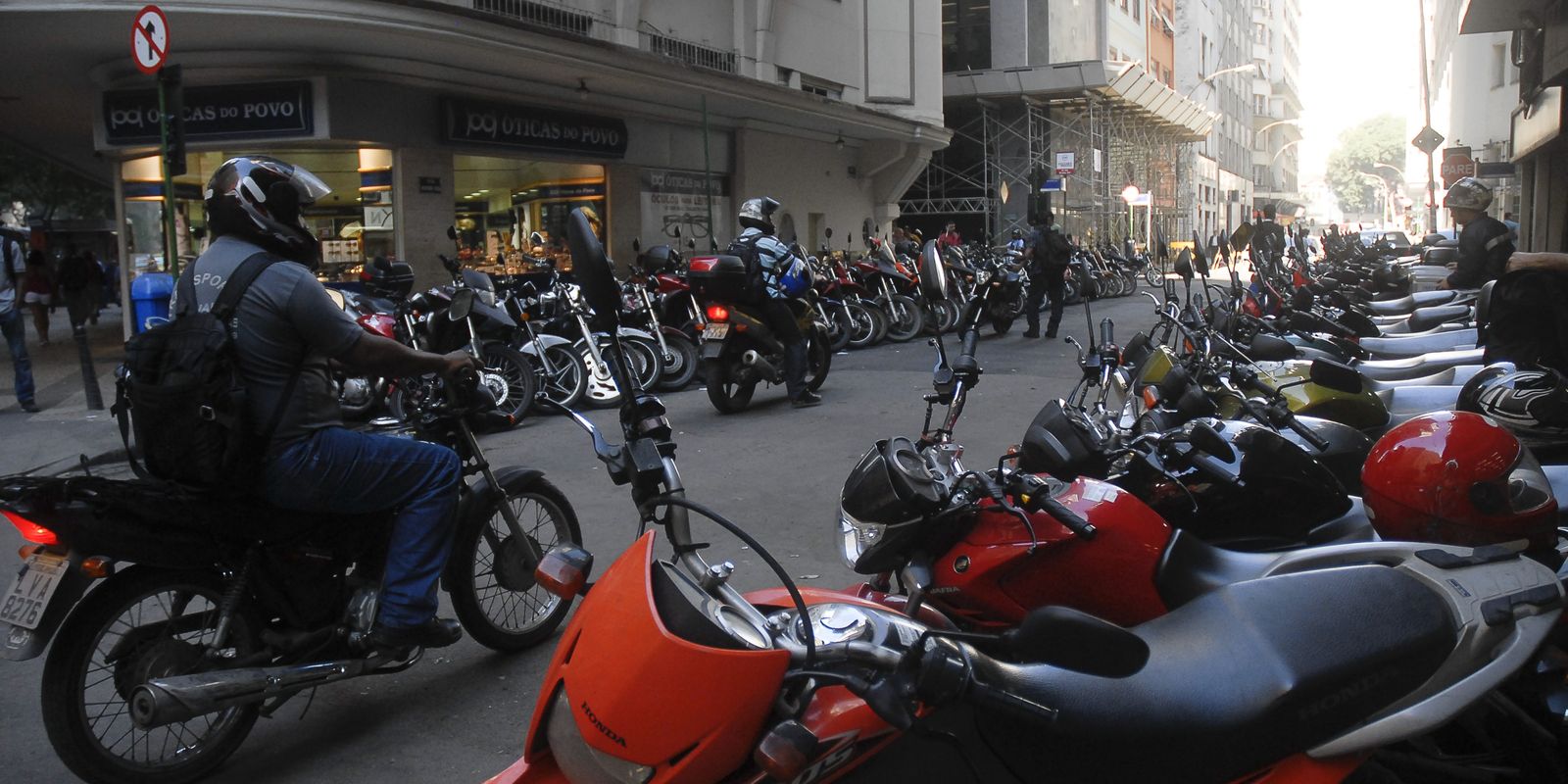 Mais da metade dos proprietários de motocicleta não tem habilitação