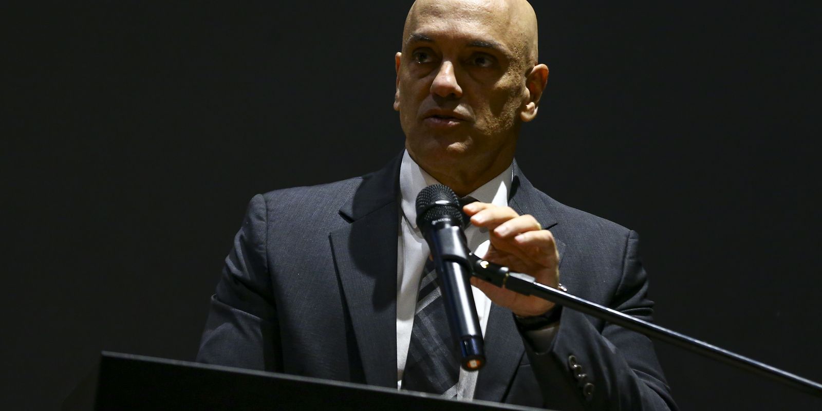 Moraes convoca 1ª Turma para julgar suspensão da plataforma X