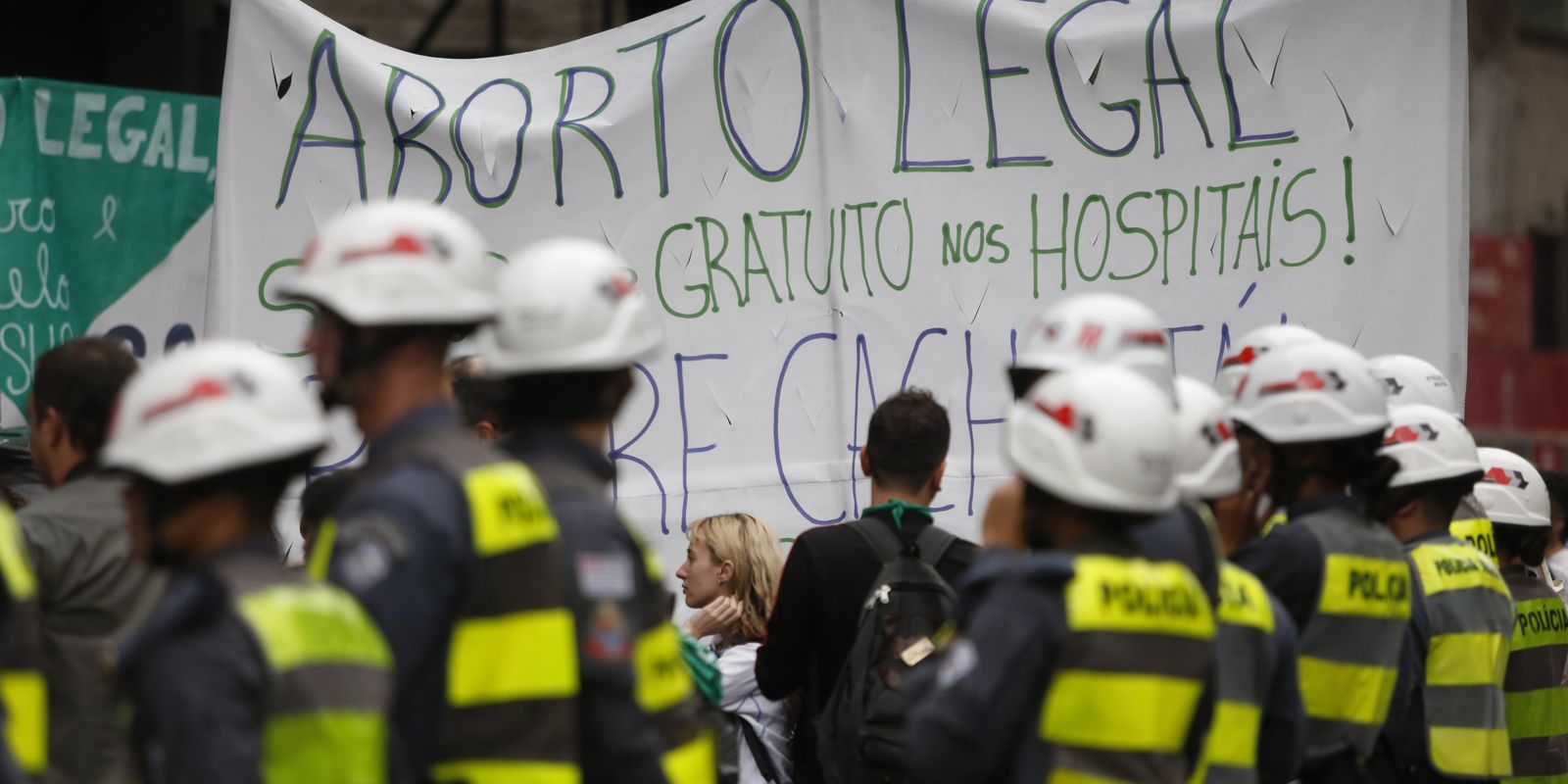 Mulheres fazem ato no Masp no Dia de Luta pela Legalização do Aborto