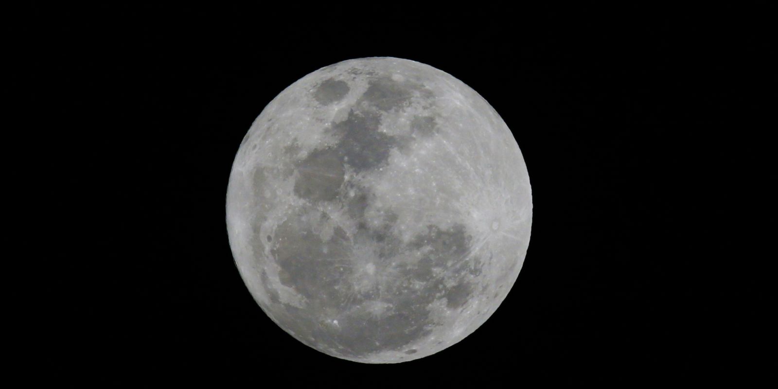 Maior superlua do ano pode ser vista nesta quinta-feira