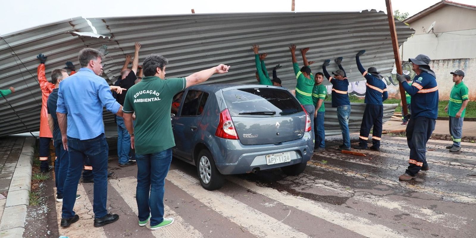 Temporais causam estragos no Sul do país e deixam milhares sem energia