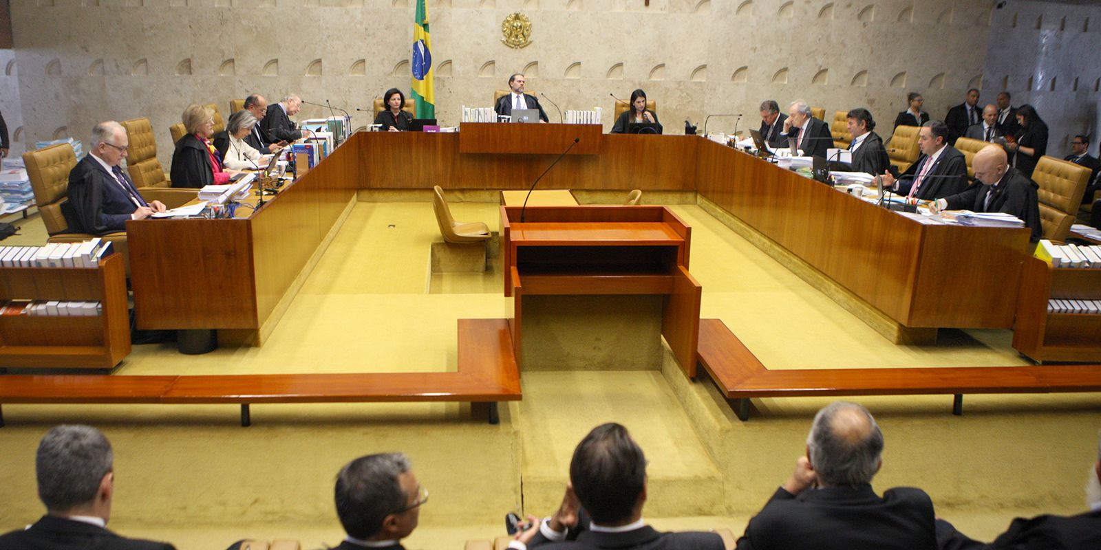 Maioria do STF vota por manter símbolos religiosos em órgãos públicos