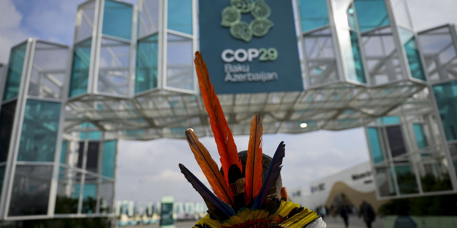 Primeiro dia da COP29 tem poucos líderes e apelo por ação