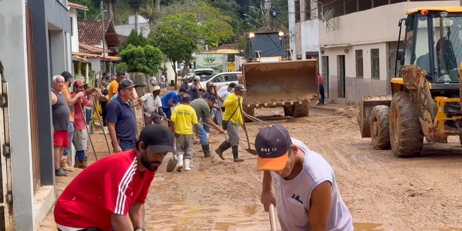 Fortes chuvas em Minas Gerais destroem 9 pontes em Dom Silvério